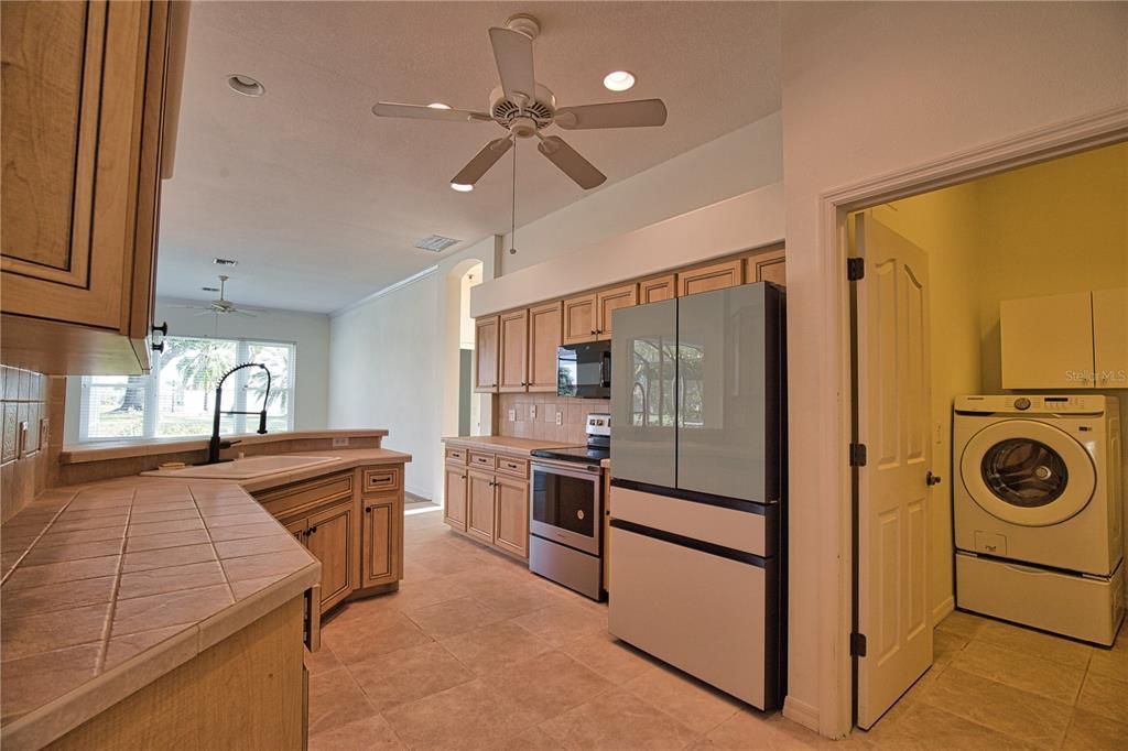 На продажу: $549,000 (3 спален, 2 ванн, 2005 Квадратных фут)