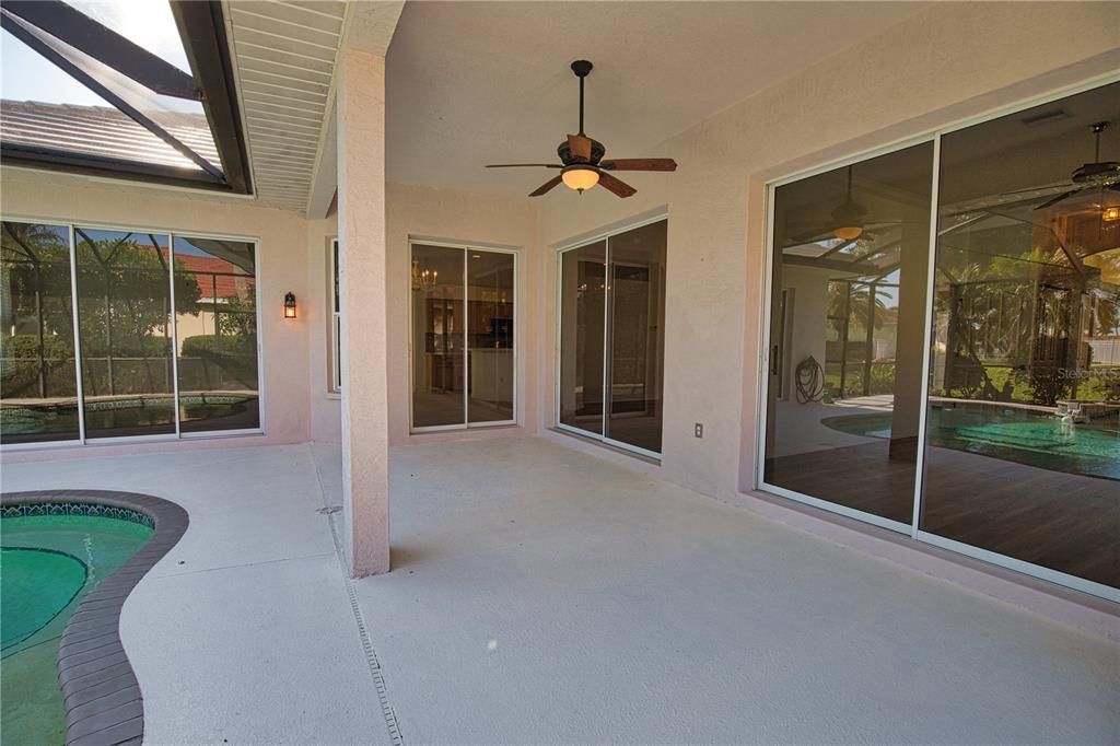 На продажу: $549,000 (3 спален, 2 ванн, 2005 Квадратных фут)