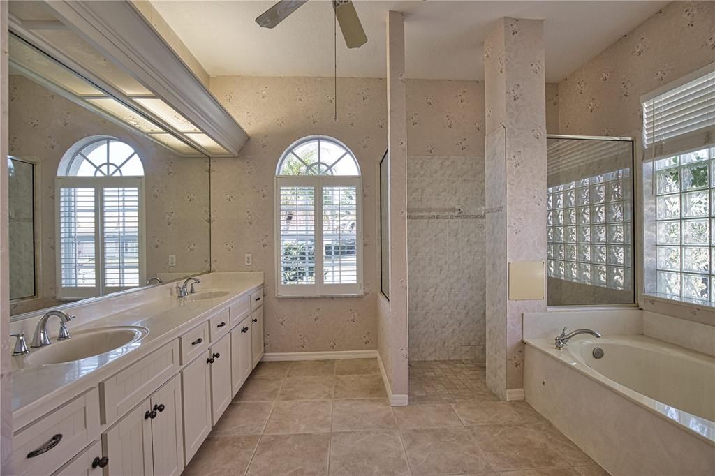 На продажу: $549,000 (3 спален, 2 ванн, 2005 Квадратных фут)