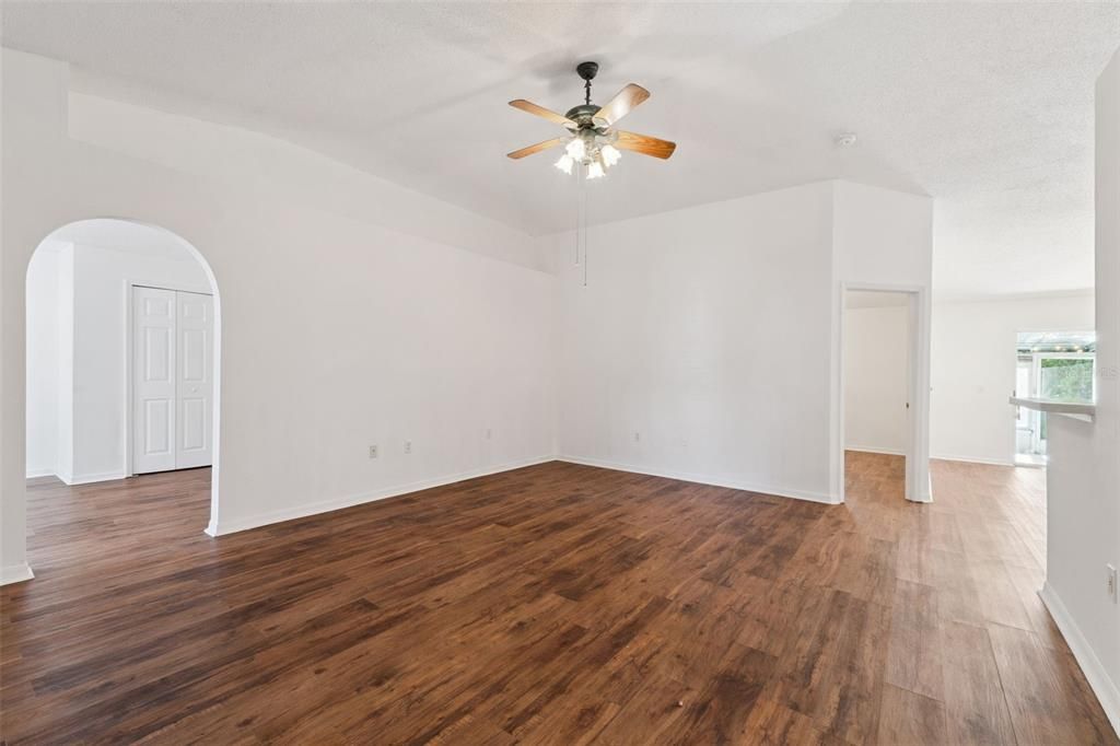 待售: $328,800 (2 贝兹, 2 浴室, 1508 平方英尺)