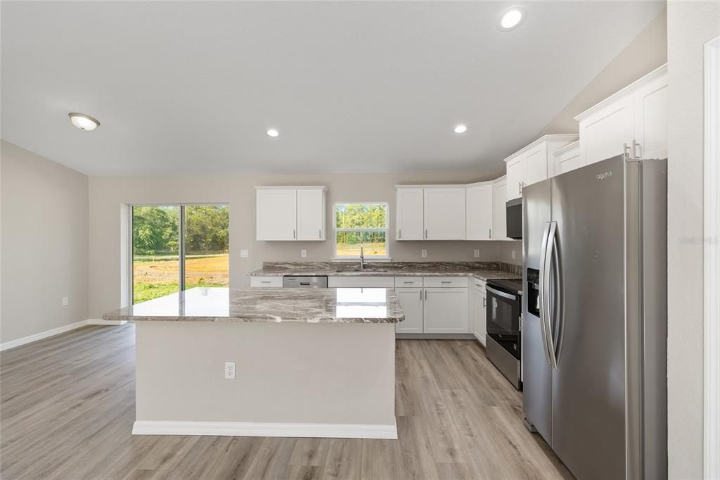 Под контрактом: $265,000 (3 спален, 2 ванн, 1400 Квадратных фут)