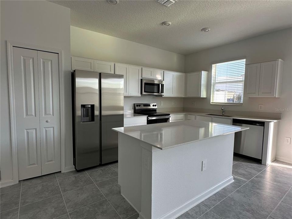 En Renta: $2,350 (3 camas, 2 baños, 2614 Pies cuadrados)