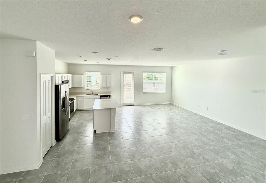 En Renta: $2,350 (3 camas, 2 baños, 2614 Pies cuadrados)