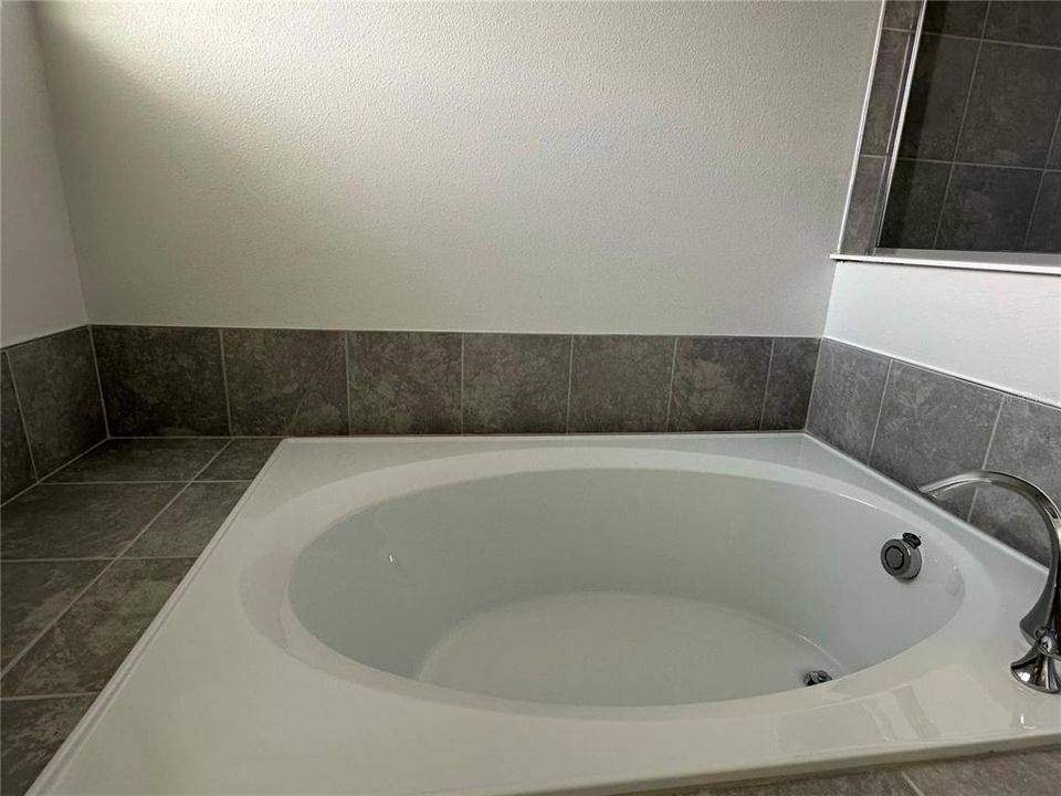 En Renta: $2,350 (3 camas, 2 baños, 2614 Pies cuadrados)