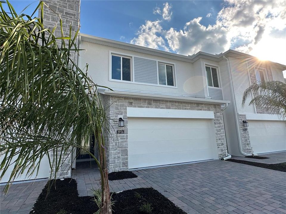 En Renta: $2,350 (3 camas, 2 baños, 2614 Pies cuadrados)