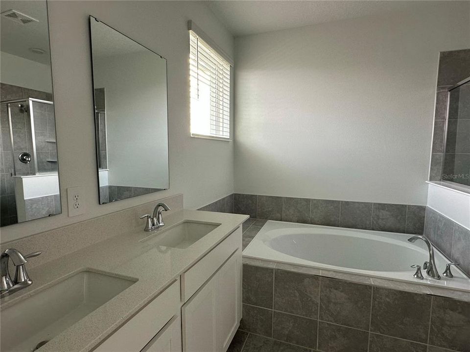 En Renta: $2,350 (3 camas, 2 baños, 2614 Pies cuadrados)