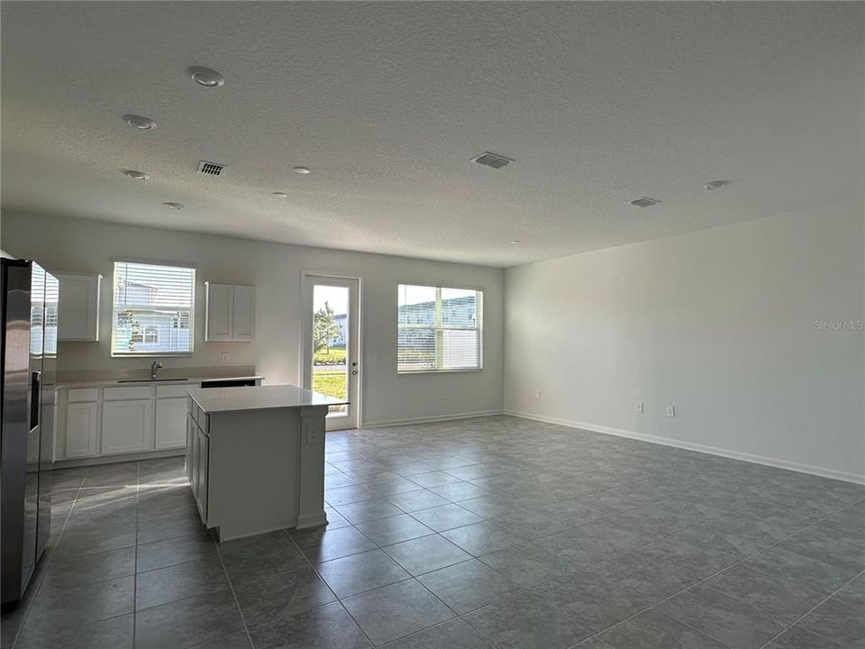 En Renta: $2,350 (3 camas, 2 baños, 2614 Pies cuadrados)