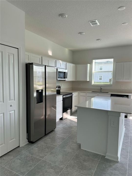 En Renta: $2,350 (3 camas, 2 baños, 2614 Pies cuadrados)