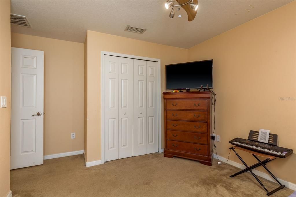 For Sale: $259,000 (3 beds, 2 baths, 1324 Square Feet)