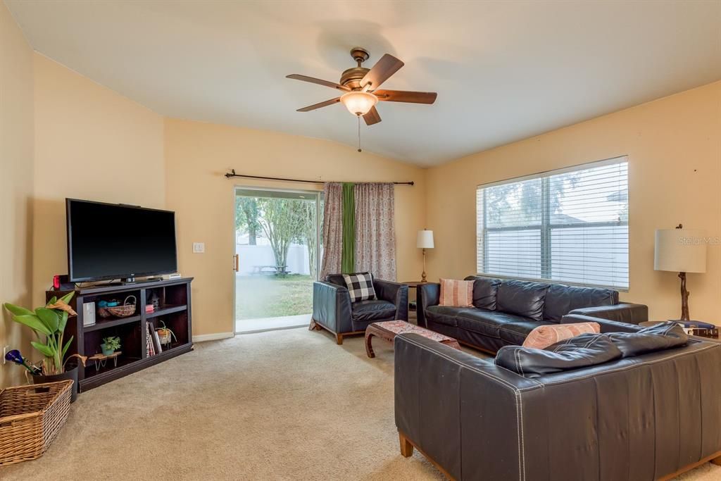 For Sale: $259,000 (3 beds, 2 baths, 1324 Square Feet)