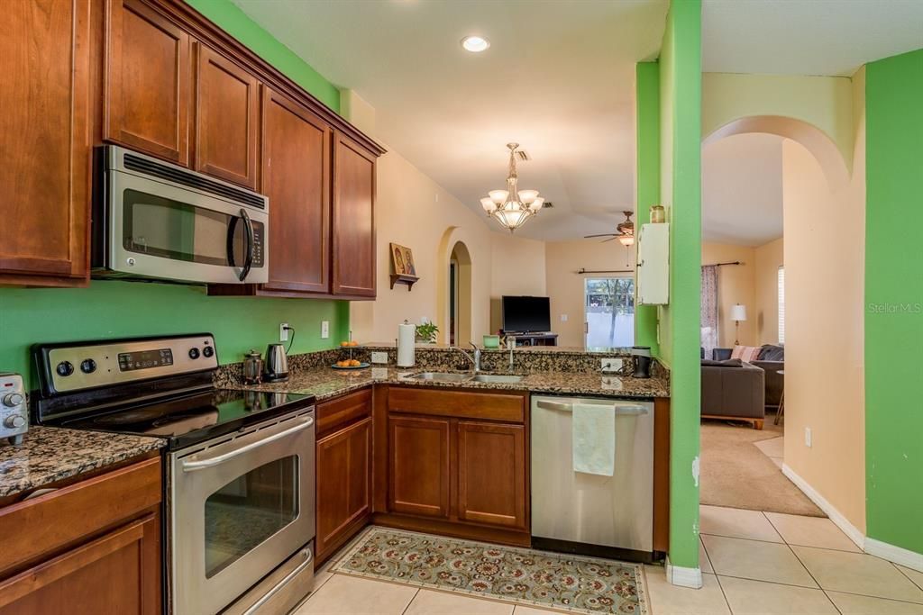 For Sale: $259,000 (3 beds, 2 baths, 1324 Square Feet)