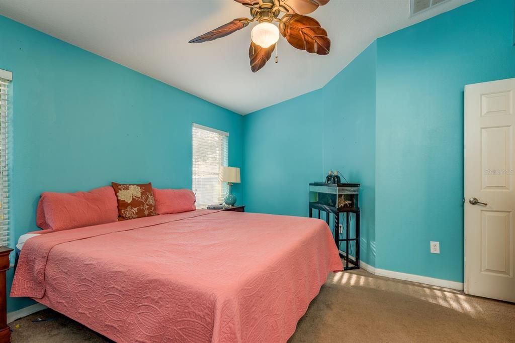 For Sale: $259,000 (3 beds, 2 baths, 1324 Square Feet)