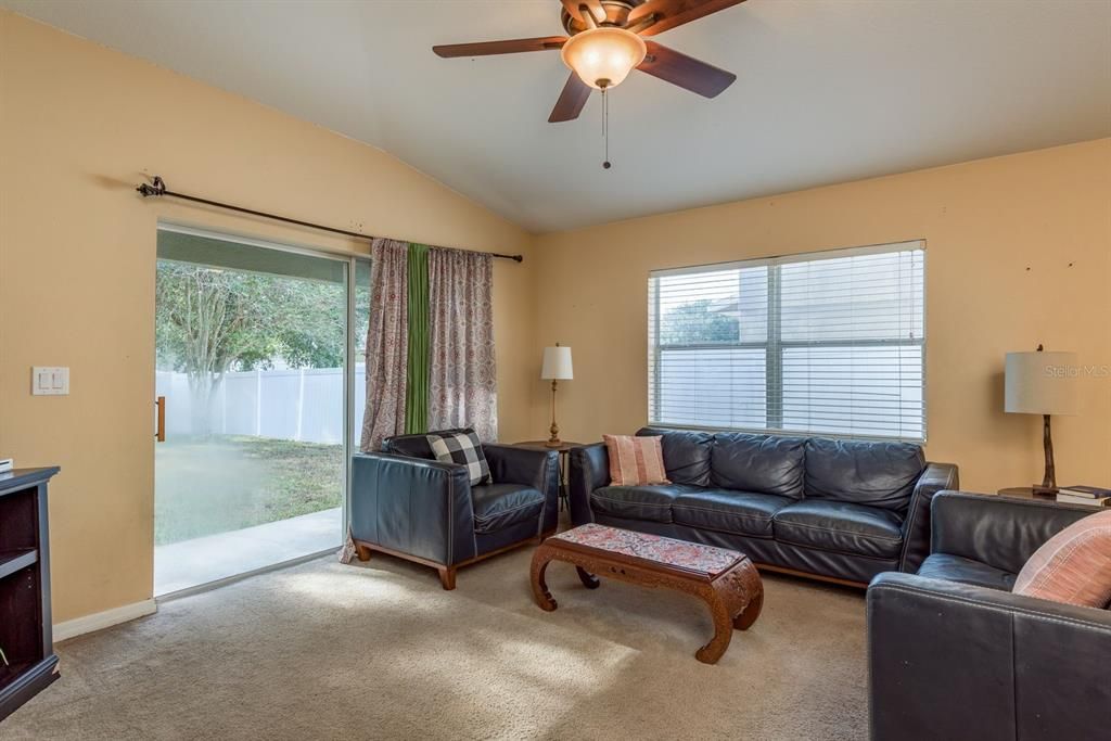 For Sale: $259,000 (3 beds, 2 baths, 1324 Square Feet)