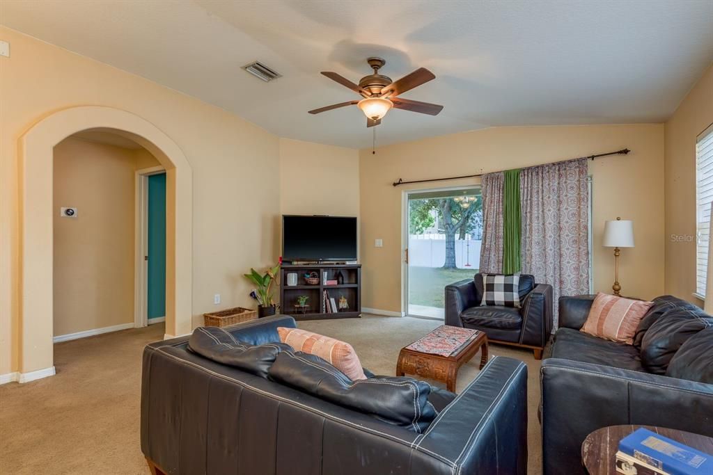 For Sale: $259,000 (3 beds, 2 baths, 1324 Square Feet)