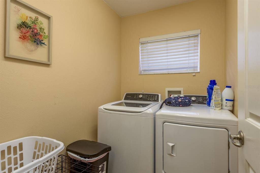 For Sale: $259,000 (3 beds, 2 baths, 1324 Square Feet)