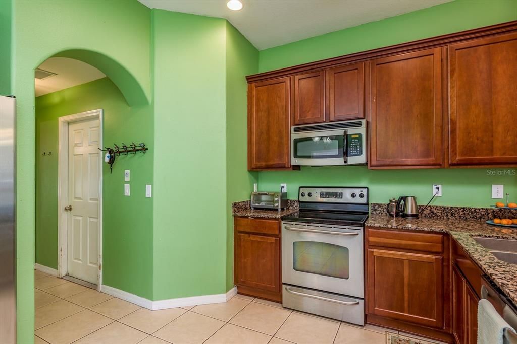 For Sale: $259,000 (3 beds, 2 baths, 1324 Square Feet)