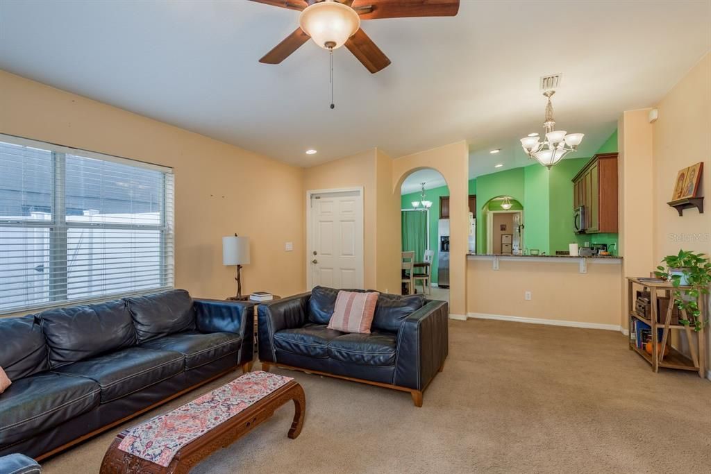 For Sale: $259,000 (3 beds, 2 baths, 1324 Square Feet)