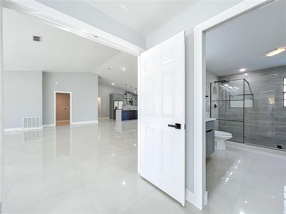 For Sale: $359,900 (3 beds, 2 baths, 1937 Square Feet)