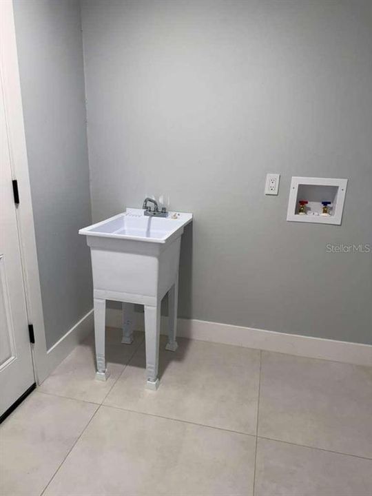 For Sale: $359,900 (3 beds, 2 baths, 1937 Square Feet)