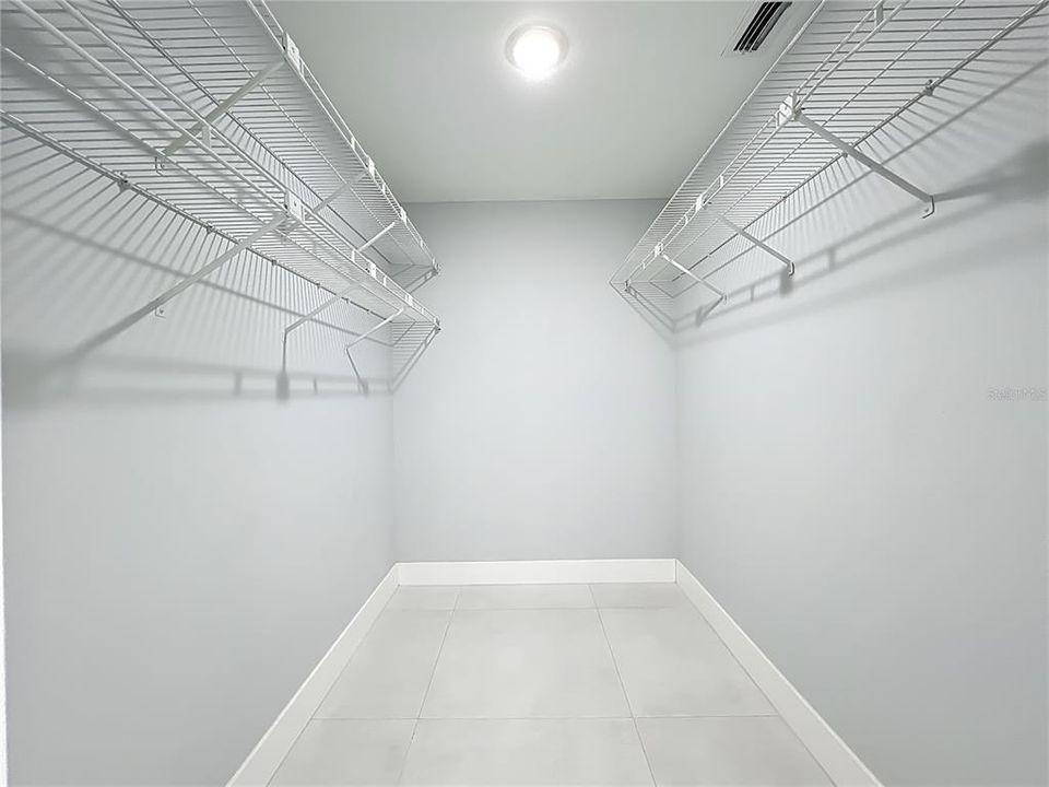 For Sale: $359,900 (3 beds, 2 baths, 1937 Square Feet)