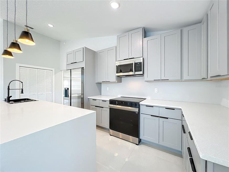 For Sale: $359,900 (3 beds, 2 baths, 1937 Square Feet)
