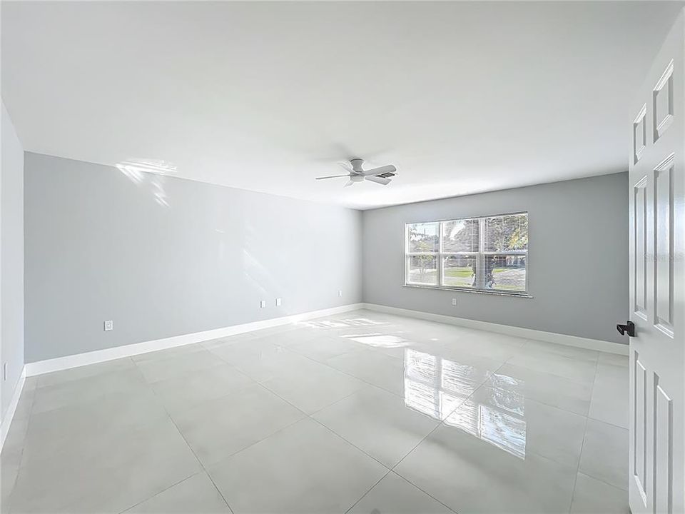 For Sale: $359,900 (3 beds, 2 baths, 1937 Square Feet)