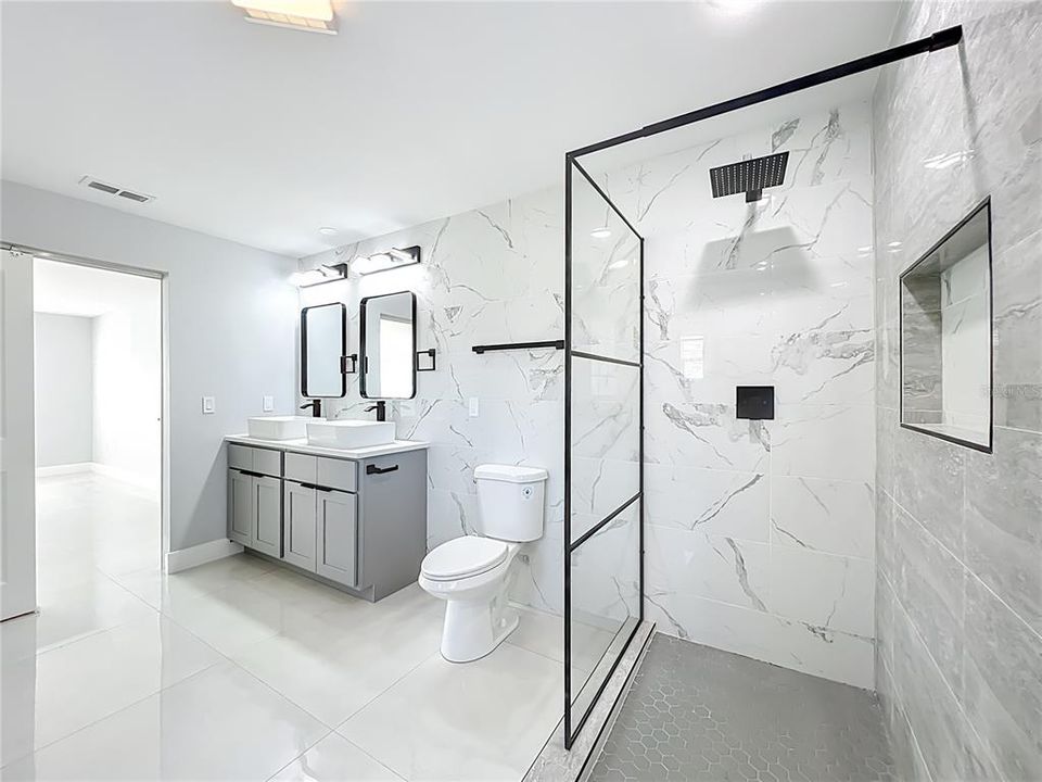 For Sale: $359,900 (3 beds, 2 baths, 1937 Square Feet)