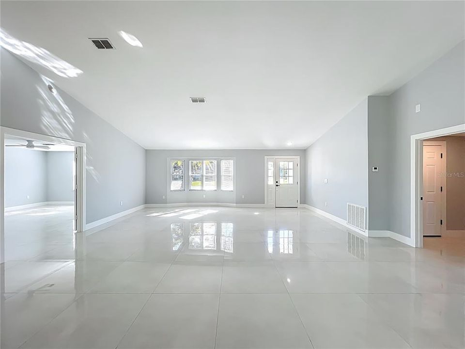 For Sale: $359,900 (3 beds, 2 baths, 1937 Square Feet)