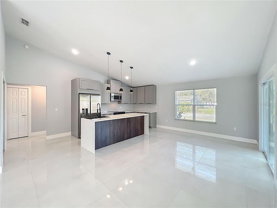 For Sale: $359,900 (3 beds, 2 baths, 1937 Square Feet)