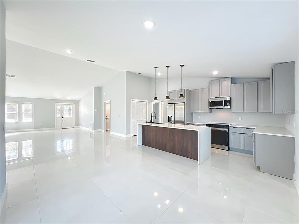 For Sale: $359,900 (3 beds, 2 baths, 1937 Square Feet)