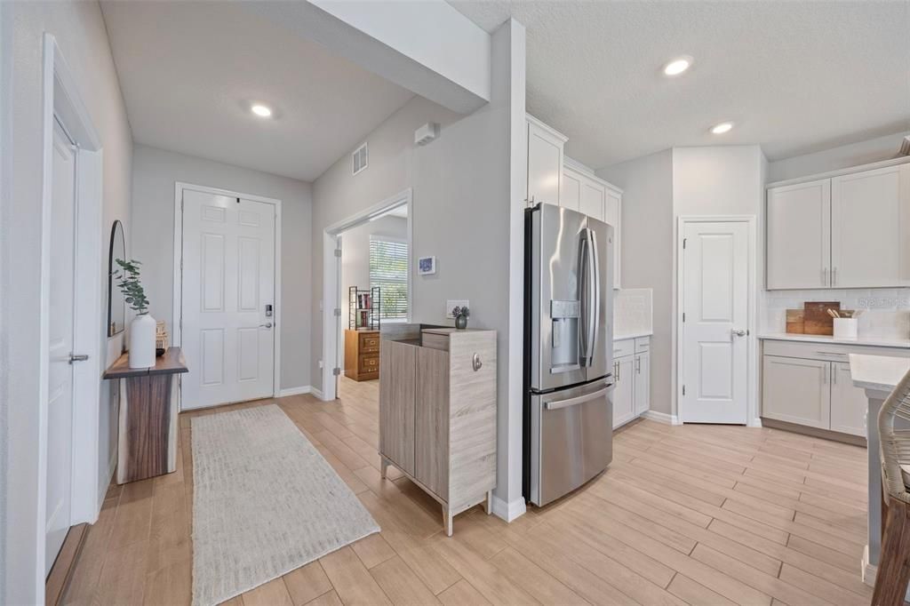 Под контрактом: $675,000 (4 спален, 3 ванн, 2738 Квадратных фут)