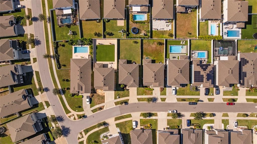 Под контрактом: $675,000 (4 спален, 3 ванн, 2738 Квадратных фут)