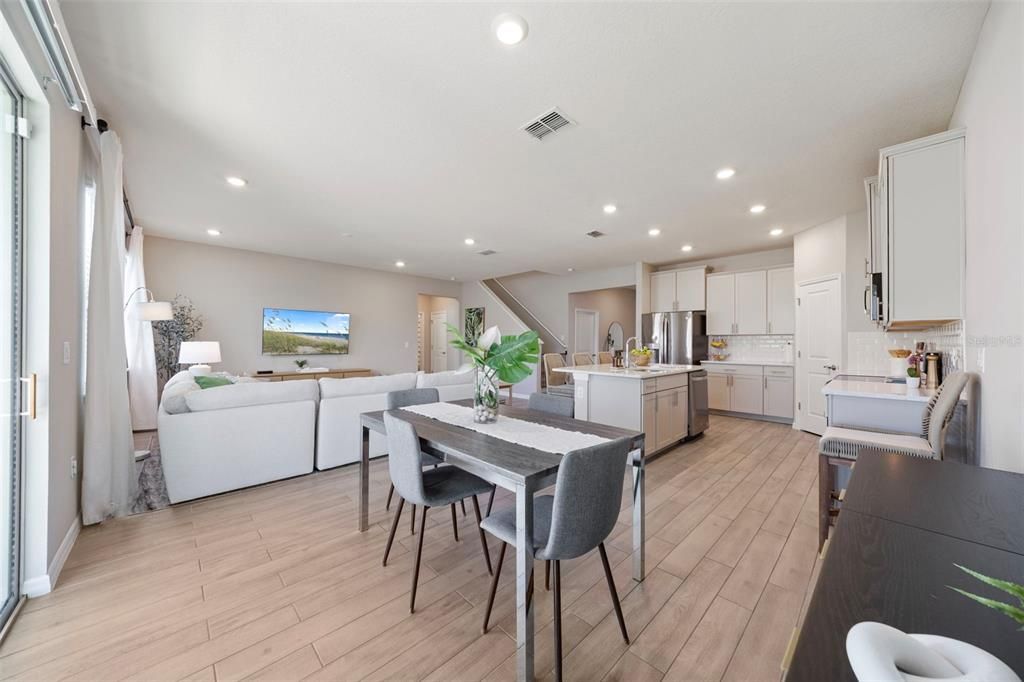 Под контрактом: $675,000 (4 спален, 3 ванн, 2738 Квадратных фут)