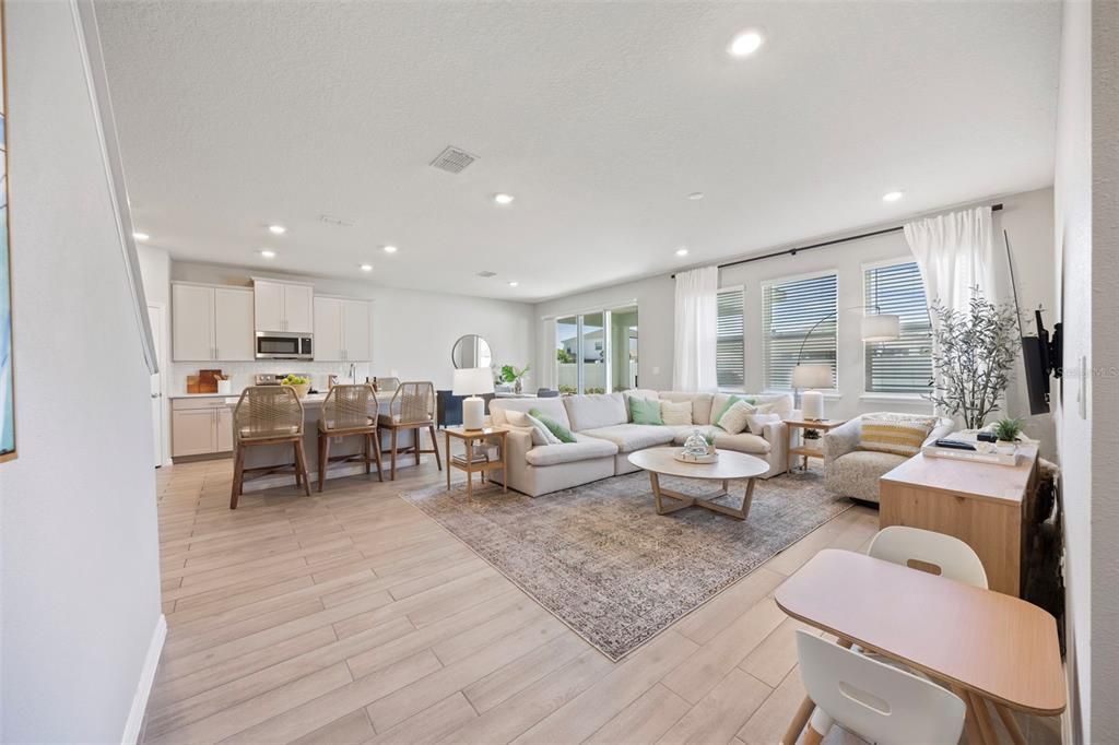 Под контрактом: $675,000 (4 спален, 3 ванн, 2738 Квадратных фут)