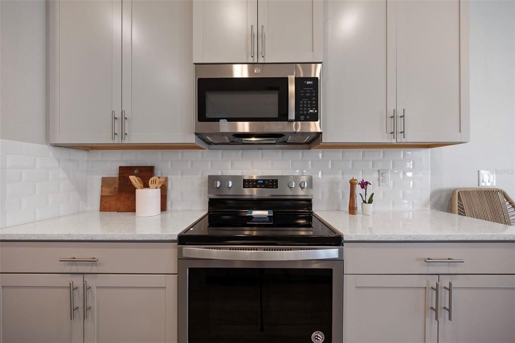 Под контрактом: $675,000 (4 спален, 3 ванн, 2738 Квадратных фут)