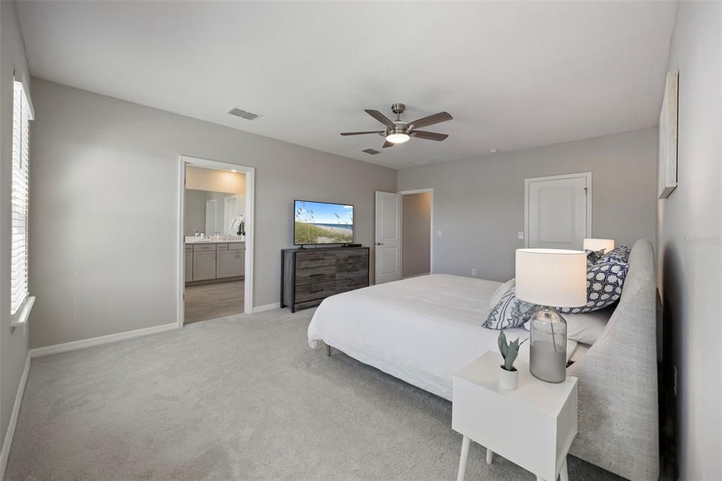 Под контрактом: $675,000 (4 спален, 3 ванн, 2738 Квадратных фут)