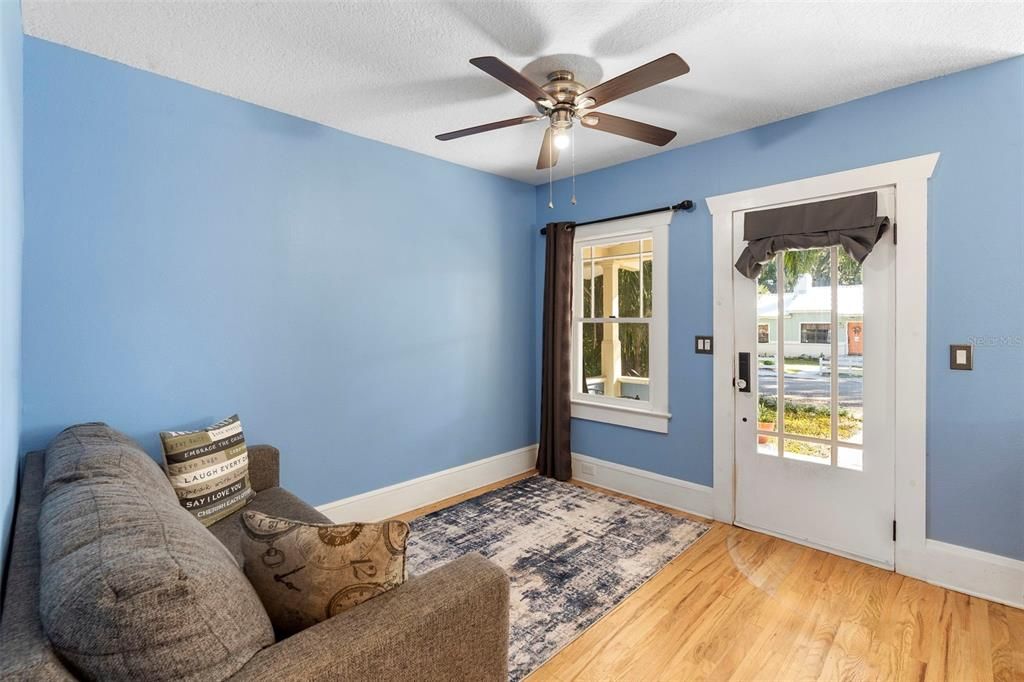 Active With Contract: $239,900 (2 beds, 2 baths, 930 Square Feet)