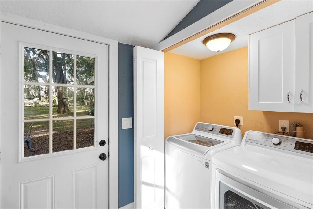 Active With Contract: $239,900 (2 beds, 2 baths, 930 Square Feet)