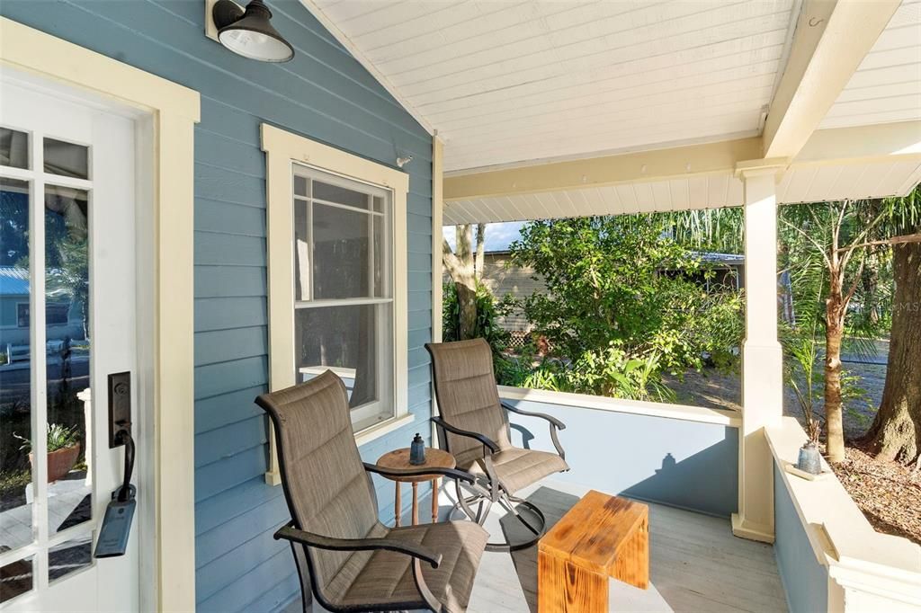 Active With Contract: $239,900 (2 beds, 2 baths, 930 Square Feet)