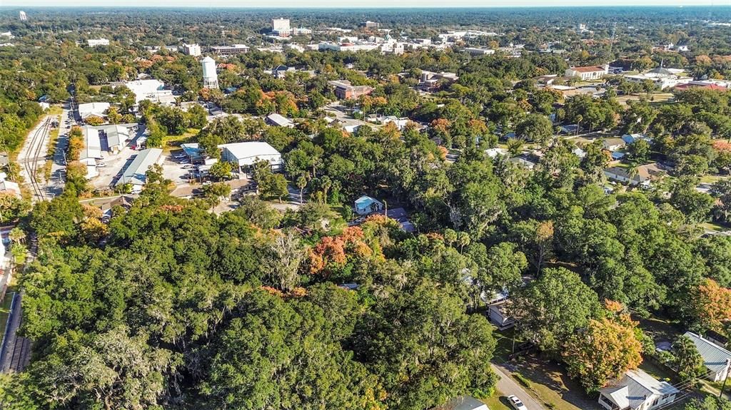 Active With Contract: $239,900 (2 beds, 2 baths, 930 Square Feet)