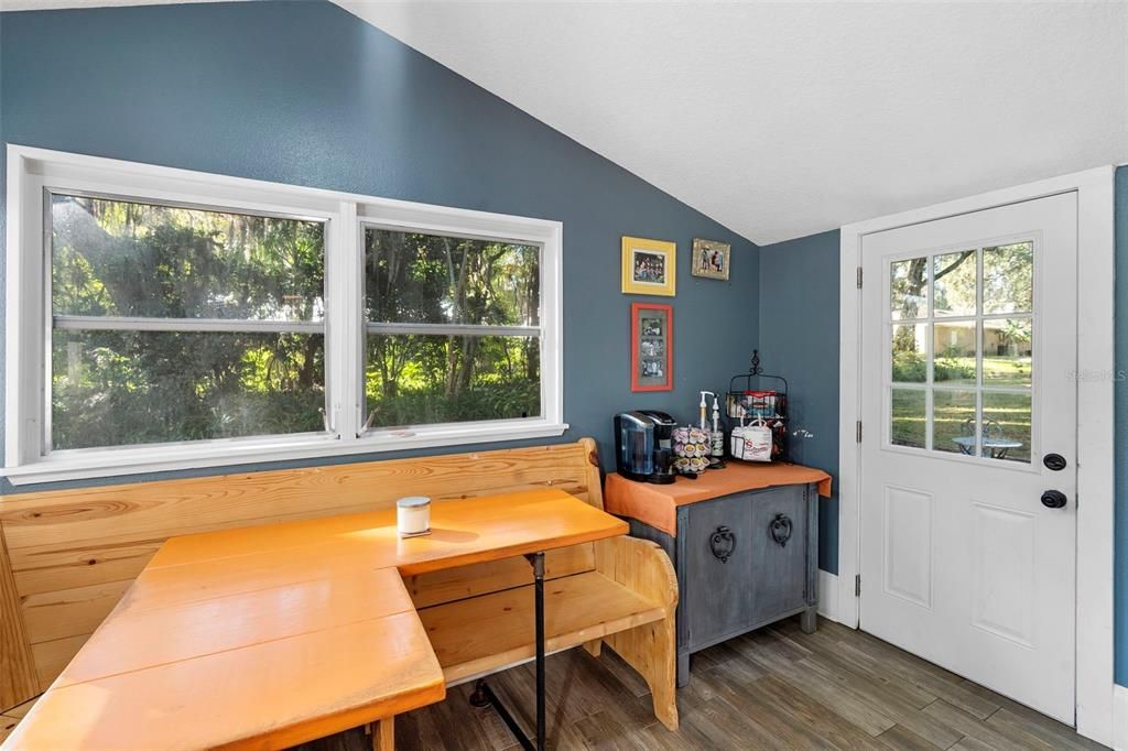 Active With Contract: $239,900 (2 beds, 2 baths, 930 Square Feet)