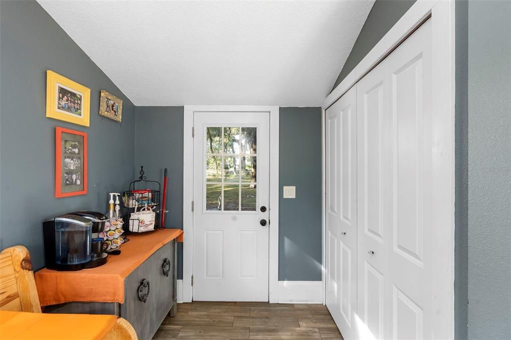 Active With Contract: $239,900 (2 beds, 2 baths, 930 Square Feet)