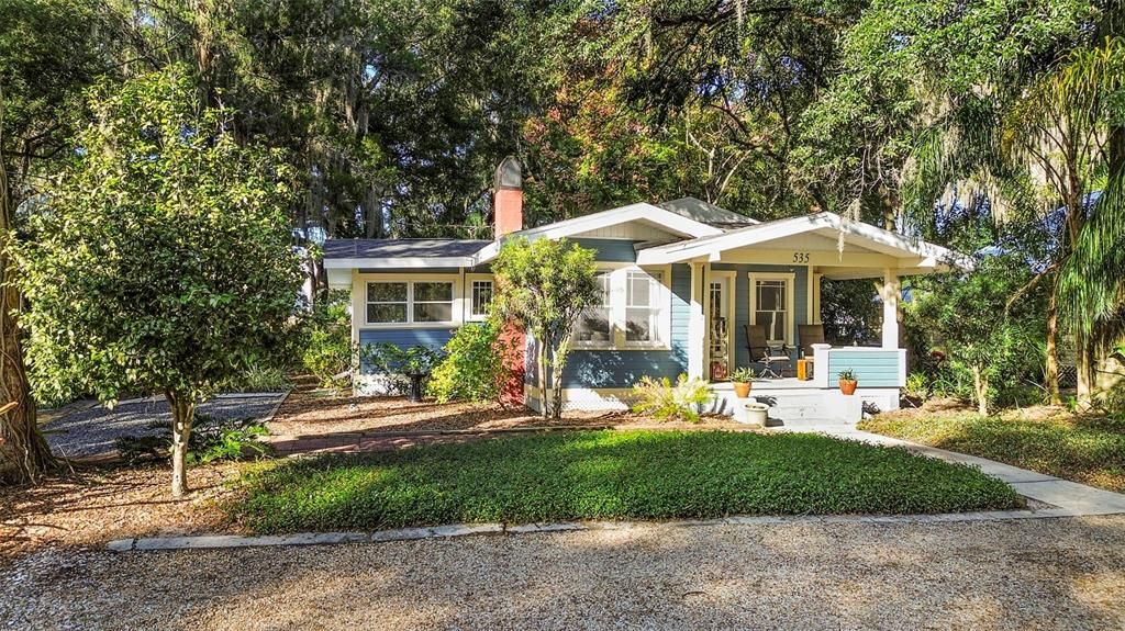 Active With Contract: $239,900 (2 beds, 2 baths, 930 Square Feet)