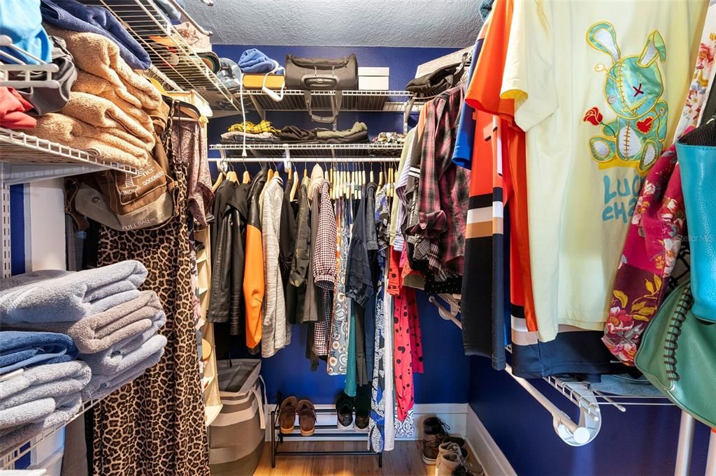 Active With Contract: $239,900 (2 beds, 2 baths, 930 Square Feet)