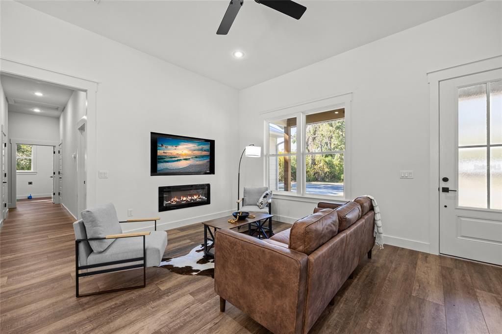 En Venta: $449,900 (3 camas, 2 baños, 1644 Pies cuadrados)