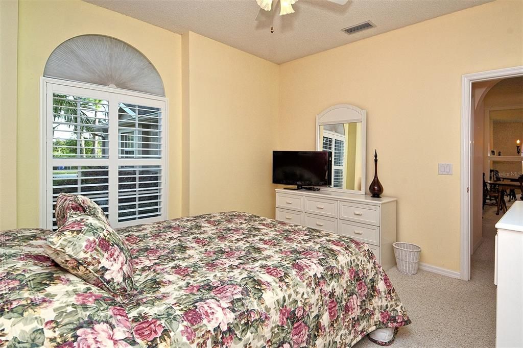 待售: $369,900 (2 贝兹, 2 浴室, 1572 平方英尺)