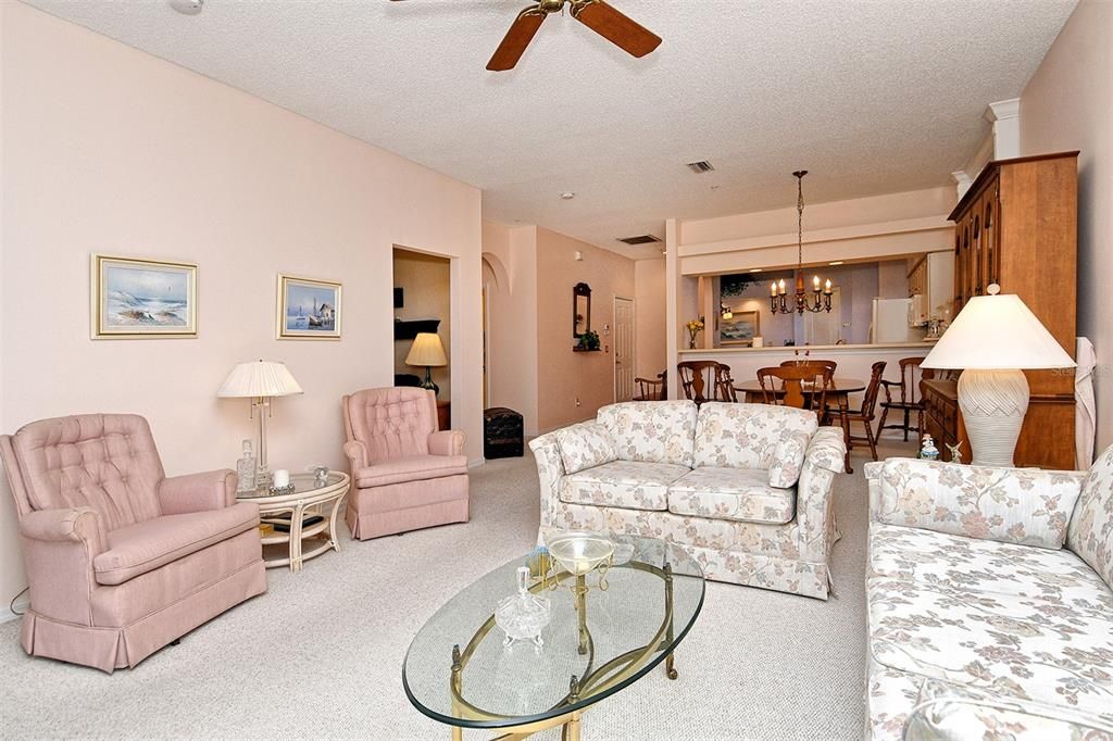 待售: $369,900 (2 贝兹, 2 浴室, 1572 平方英尺)