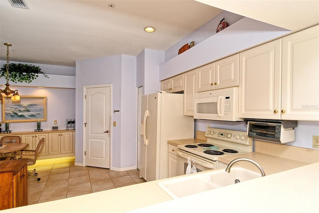 待售: $369,900 (2 贝兹, 2 浴室, 1572 平方英尺)