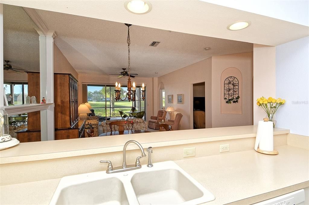 待售: $369,900 (2 贝兹, 2 浴室, 1572 平方英尺)