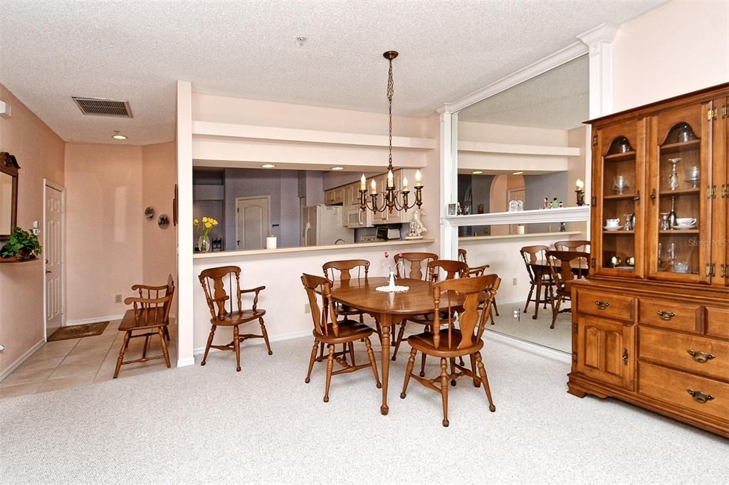 待售: $369,900 (2 贝兹, 2 浴室, 1572 平方英尺)